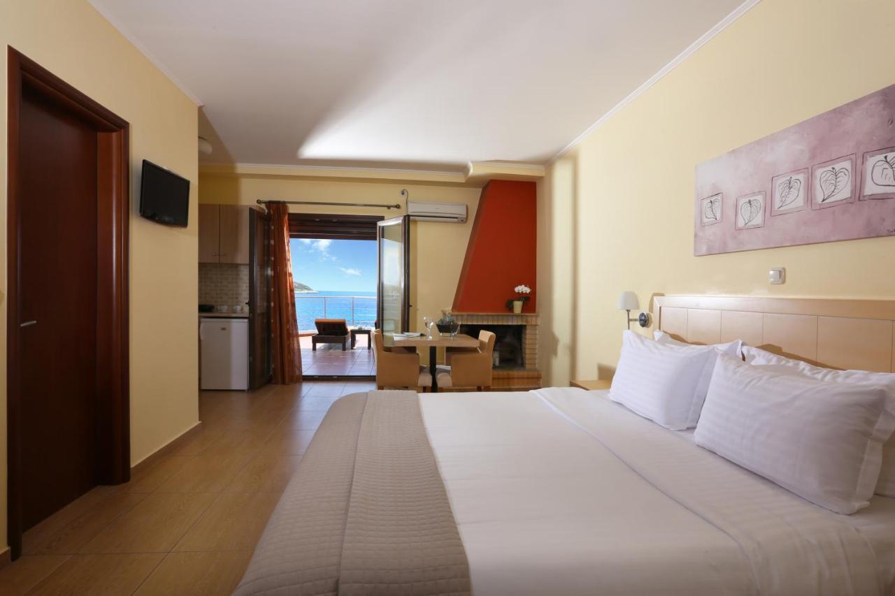 Faros Luxury Suites Marathopoli Exterior photo
