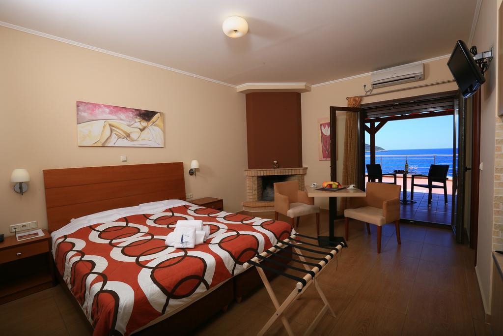 Faros Luxury Suites Marathopoli Exterior photo