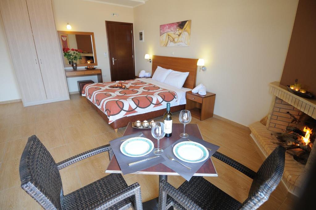 Faros Luxury Suites Marathopoli Exterior photo