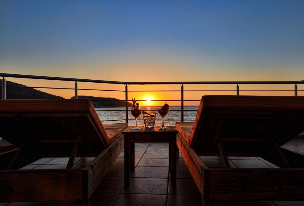 Faros Luxury Suites Marathopoli Exterior photo